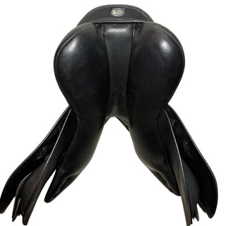 Fairfax Cupped Flap Classic Jump Black 17" ADJ 9 | Saddles Direct