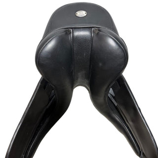 Fairfax Deluxe Monoflap Dressage Black 17" ADJ 7 | Saddles Direct