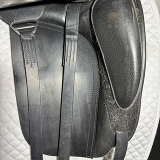 Fairfax Petite Classic Dressage Black 16.5" ADJ 8 | Saddles Direct