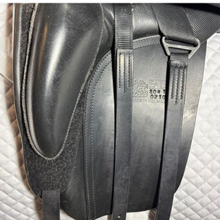 Fairfax Petite Classic Dressage Black 16.5" ADJ 7 | Saddles Direct