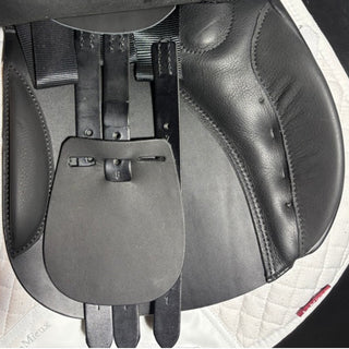 Farrington Burford Event GP Black 17.5" MW 8 | Saddles Direct