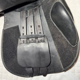 Harry Dabbs GP Black 17.5" MW 8 | Saddles Direct