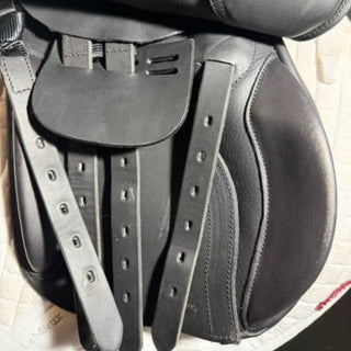 Ideal (NSC) GP Black 16.5" XW 8 | Saddles Direct