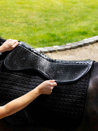 LeMieux Gel-Tek Shaped Half Pad - Black lifestyle 3