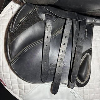 John Whitaker Overton Jump Black 17.5" ADJ 5 | Saddles Direct