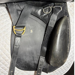 Kent and Masters DX Original Cob Dressage Black 17" ADJ 7 | Saddles Direct