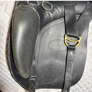 Kent and Masters DX Original Cob Dressage Black 17" ADJ 6 | Saddles Direct