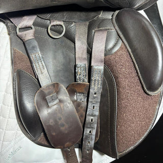 Kent and Masters Flat Back MGU GP Brown 17" ADJ 8 | Saddles Direct