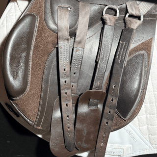 Kent and Masters Flat Back Original GP Brown 17.5" ADJ 5 | Saddles Direct
