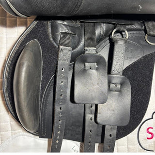 Kent and Masters GP Black 17" ADJ 7 | Saddles Direct