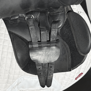 Kent and Masters GP Black 17.5" ADJ 7 | Saddles Direct