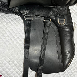 Kent and Masters MDR Dressage Black 17" ADJ 7 | Saddles Direct