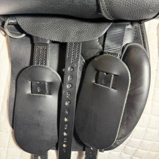 Kent and Masters MPO pony club GP Black 15" ADJ 8 | Saddles Direct