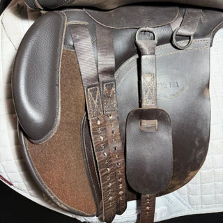 Kent and Masters Original Cob MGX GP Brown 17.5" ADJ 7 | Saddles Direct