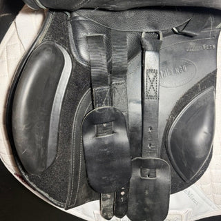 Kent and Masters Original Flat - Back MGU GP Black 17.5" ADJ 7 | Saddles Direct