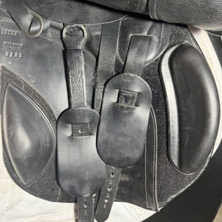 Kent and Masters Original Flat - Back MGU GP Black 17.5" ADJ 8 | Saddles Direct