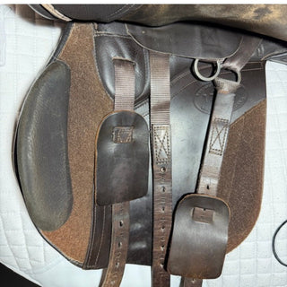 Kent and Masters Original GU Flat - Back GP Brown 17" ADJ 7 | Saddles Direct