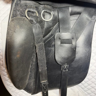 Kent and Masters Original High Wither Dressage Black 17.5" ADJ 7 | Saddles Direct