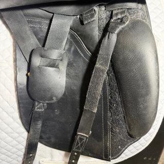 Kent and Masters Original High Wither Dressage Black 17.5" ADJ 8 | Saddles Direct