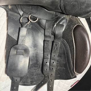 Kent and Masters Original JU Jump Black 17" ADJ 8 | Saddles Direct
