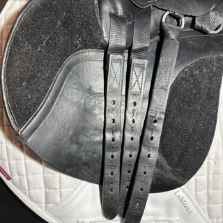 Kent and Masters Original Jump Black 17.5" ADJ 5 | Saddles Direct