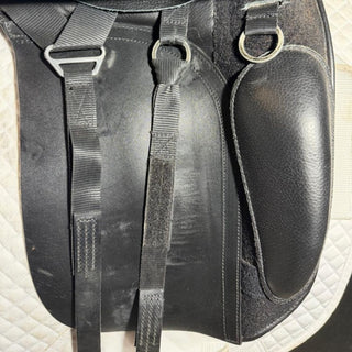 Kent and Masters S - Series Dressage MDM Black 18" ADJ 8 | Saddles Direct