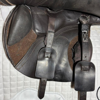 Kent and Masters S - Series Jump Brown 17" ADJ 5 | Saddles Direct