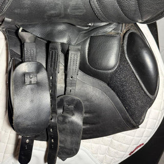 Kent and Masters S - Series MJJ Jump Black 17" ADJ 8 | Saddles Direct