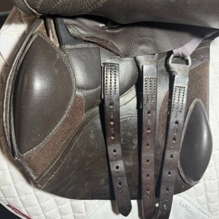 Kent and Masters S - Series MJJ Jump Brown 17" ADJ 7 | Saddles Direct