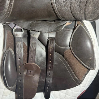 Kent and Masters S - Series MJJ Jump Brown 17" ADJ 8 | Saddles Direct