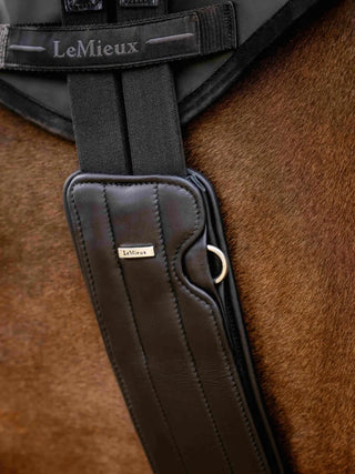 LeMieux Hunter Girth with Detachable Non-Slip Liner 5 | Saddles Direct