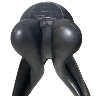 Saddles Direct Monoflap Dressage Black 17.5" MW 7 | Saddles Direct