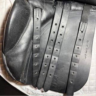 Silhouette GP Black 17.5" W 7 | Saddles Direct