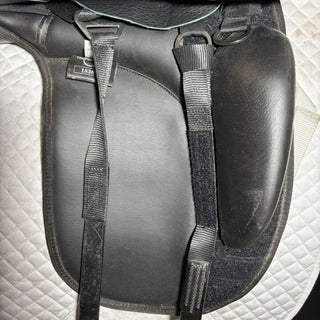 Thorowgood T4 Cob MDX Dressage Black 17" ADJ 8 | Saddles Direct