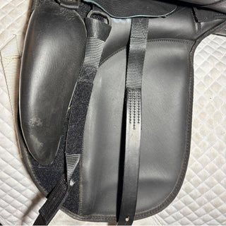 Thorowgood T4 Cob MDX Dressage Black 17" ADJ 7 | Saddles Direct