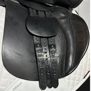 Black Village Saddlery GP GP Black 17" W 6 - Saddles Direct